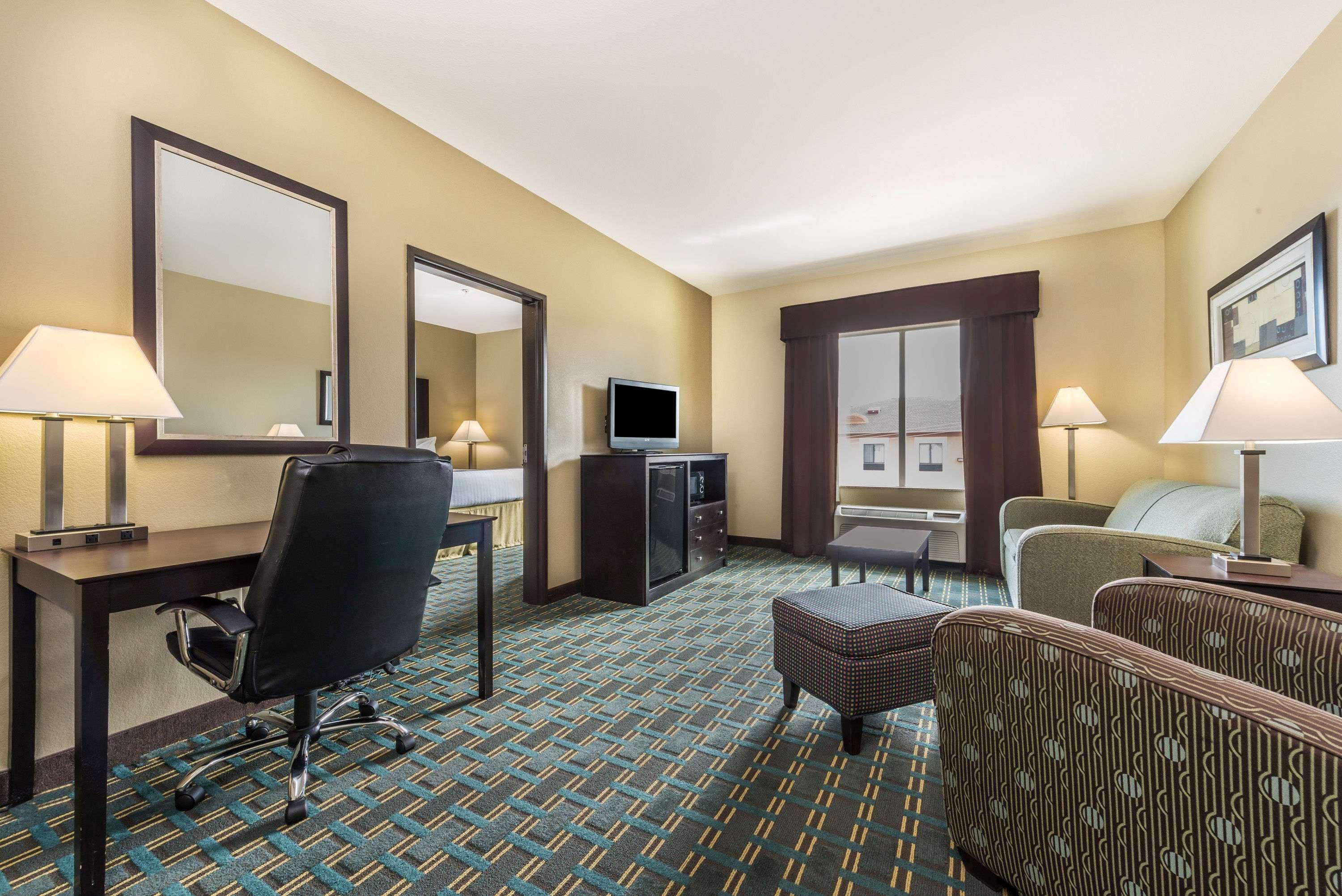 Days Inn & Suites By Wyndham Mineral Wells Zewnętrze zdjęcie