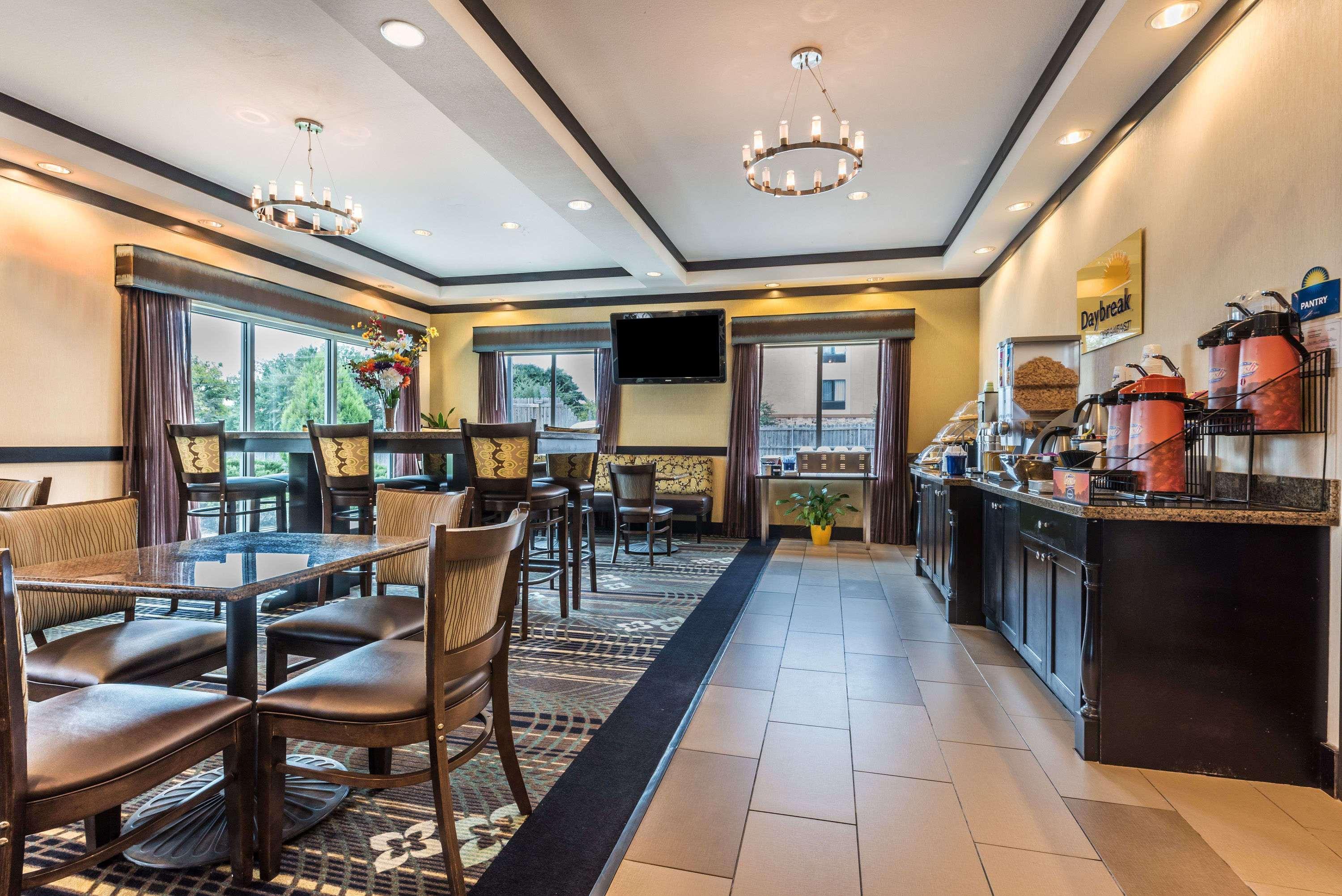 Days Inn & Suites By Wyndham Mineral Wells Zewnętrze zdjęcie