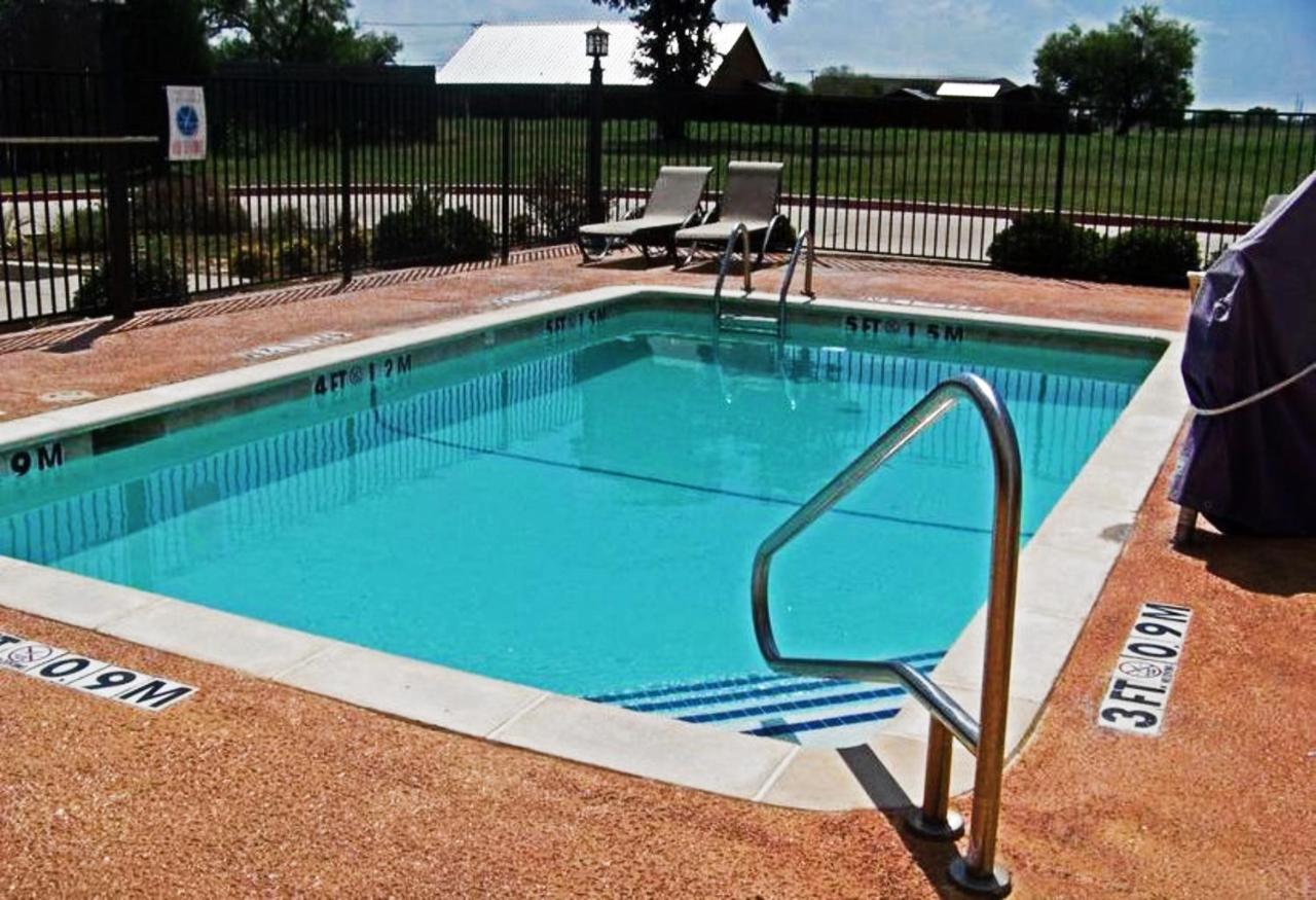Days Inn & Suites By Wyndham Mineral Wells Zewnętrze zdjęcie
